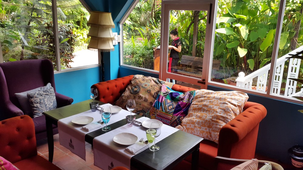 Issaya Siamese club , bangkok