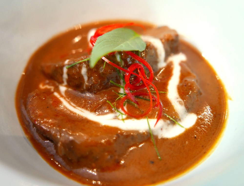 Issaya Siamese club , bangkok